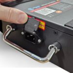 30 Ah akku li-ion Ego Sähköskootteri Skootterikauppa latausportti