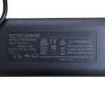 Sähköskootterin pikalaturi 6 A 60 V (67,2 V) tyyppikilpi
